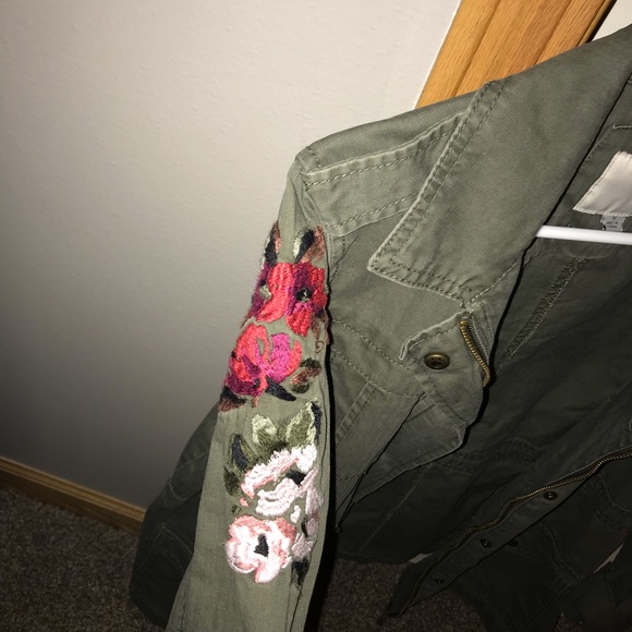 Embroidered army green jacket - Picture 2 of 2